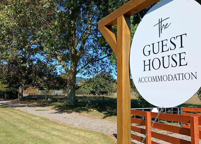 The Guest House - Awakeri Modern Country Cottage